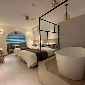 Hotel Oceanside Tourist